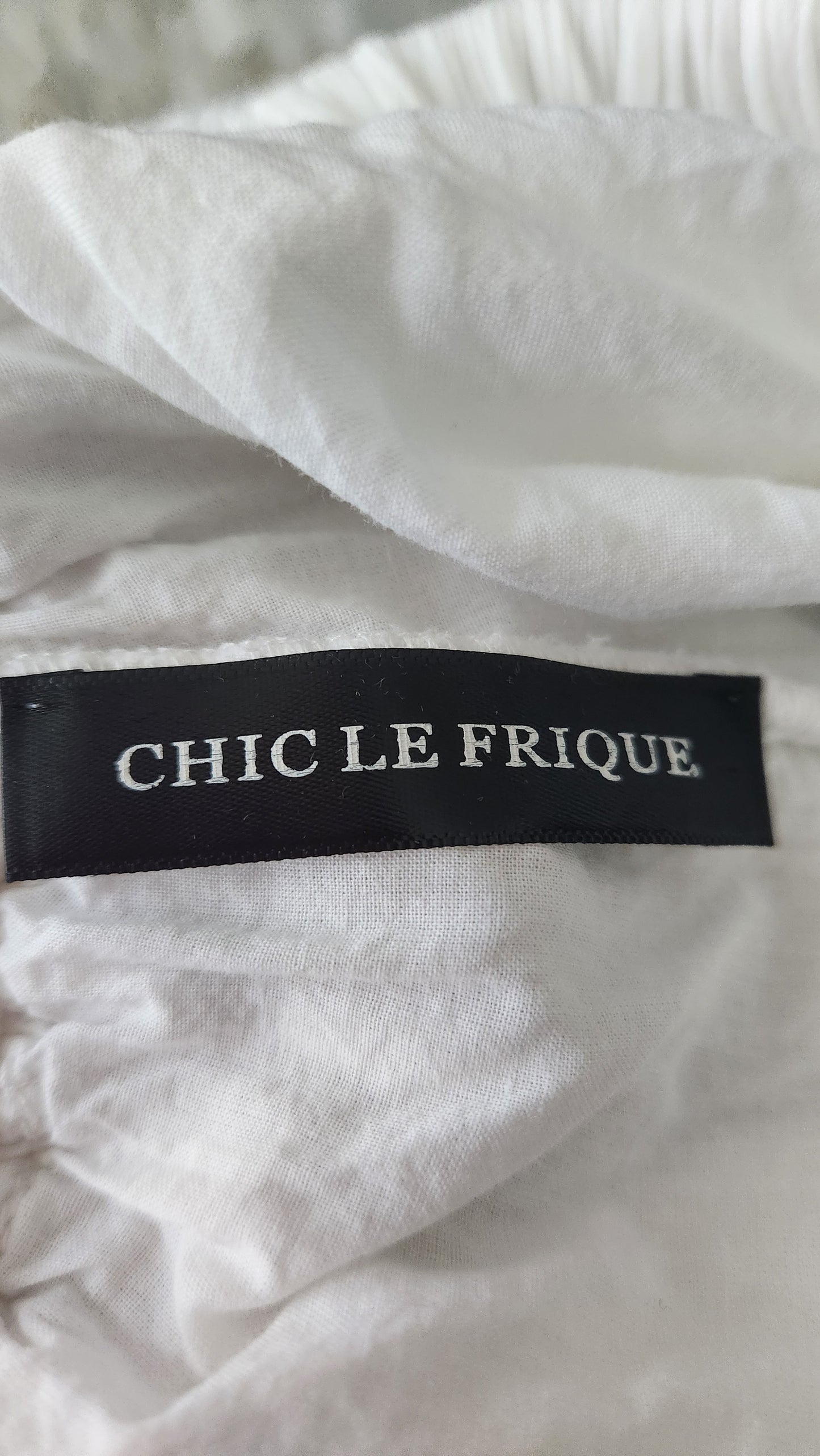 Chic Le Frique White Two-Piece Beach Set – Tie Front Bandeau & Shorts