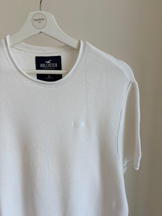 White Textured T-Shirt – Hollister (Size XL)