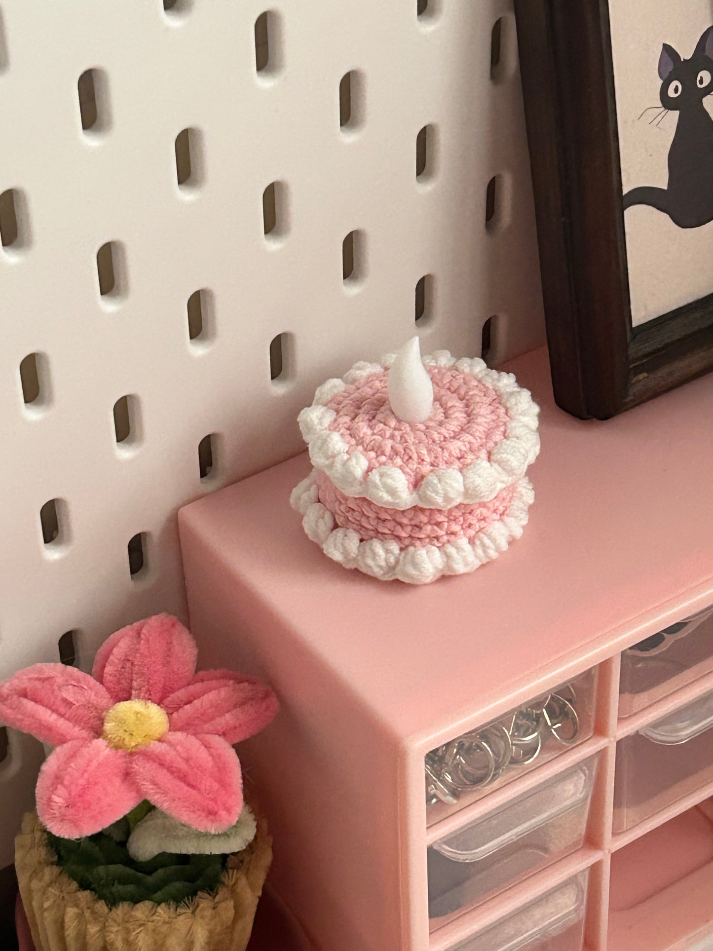 Crochet candle cake