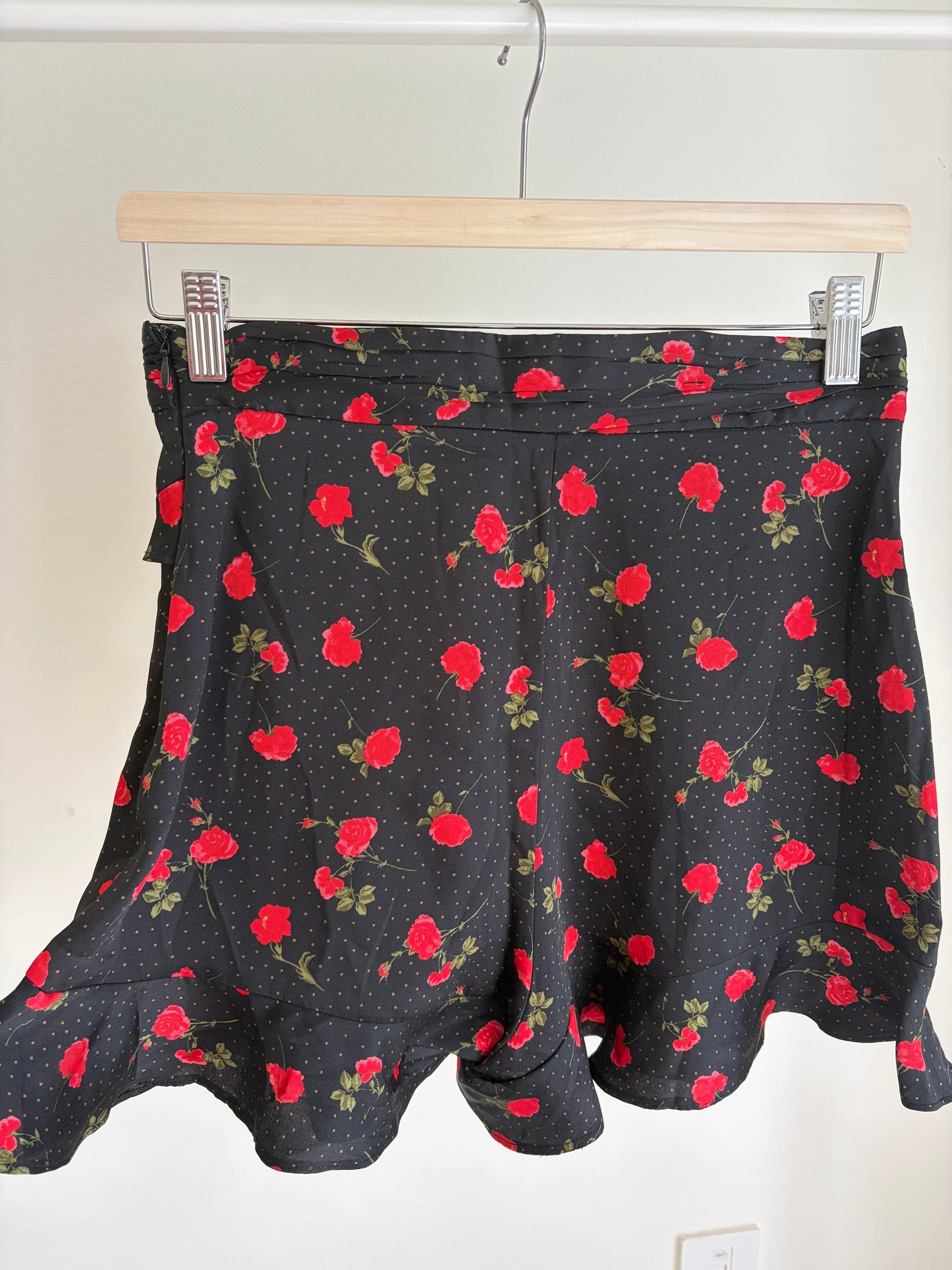 Zara Black Floral Ruffle Skort – Red Rose Print