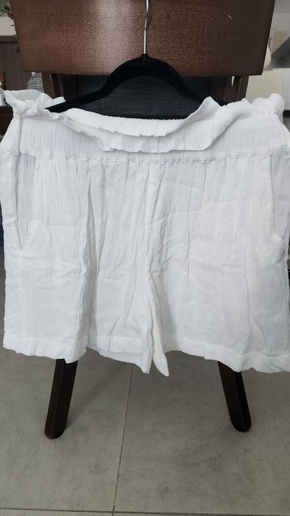 Chic Le Frique White Two-Piece Beach Set – Tie Front Bandeau & Shorts