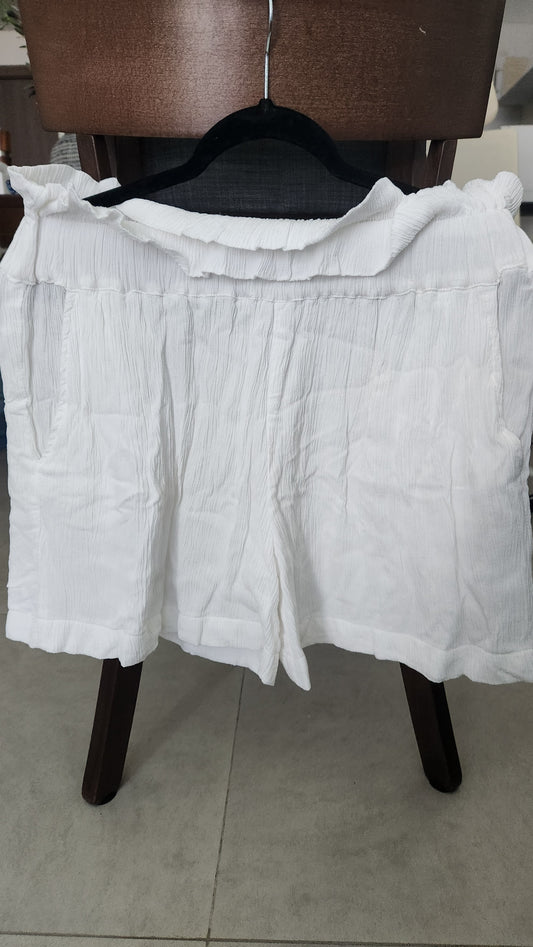 Chic Le Frique White Two-Piece Beach Set – Tie Front Bandeau & Shorts