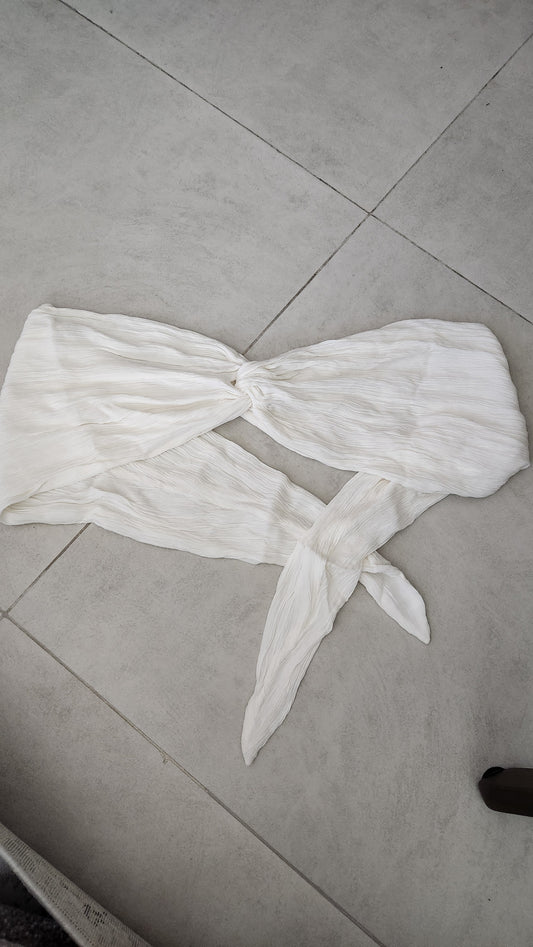 Chic Le Frique White Two-Piece Beach Set – Tie Front Bandeau & Shorts