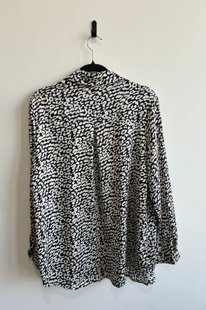PrettyLittleThing Tan & Black Leopard Print Satin Oversized Shirt – UK 10