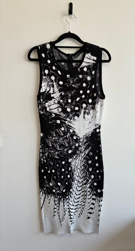 Karen Millen Black & White Abstract Feather Print Knit Bodycon Dress – Size 2