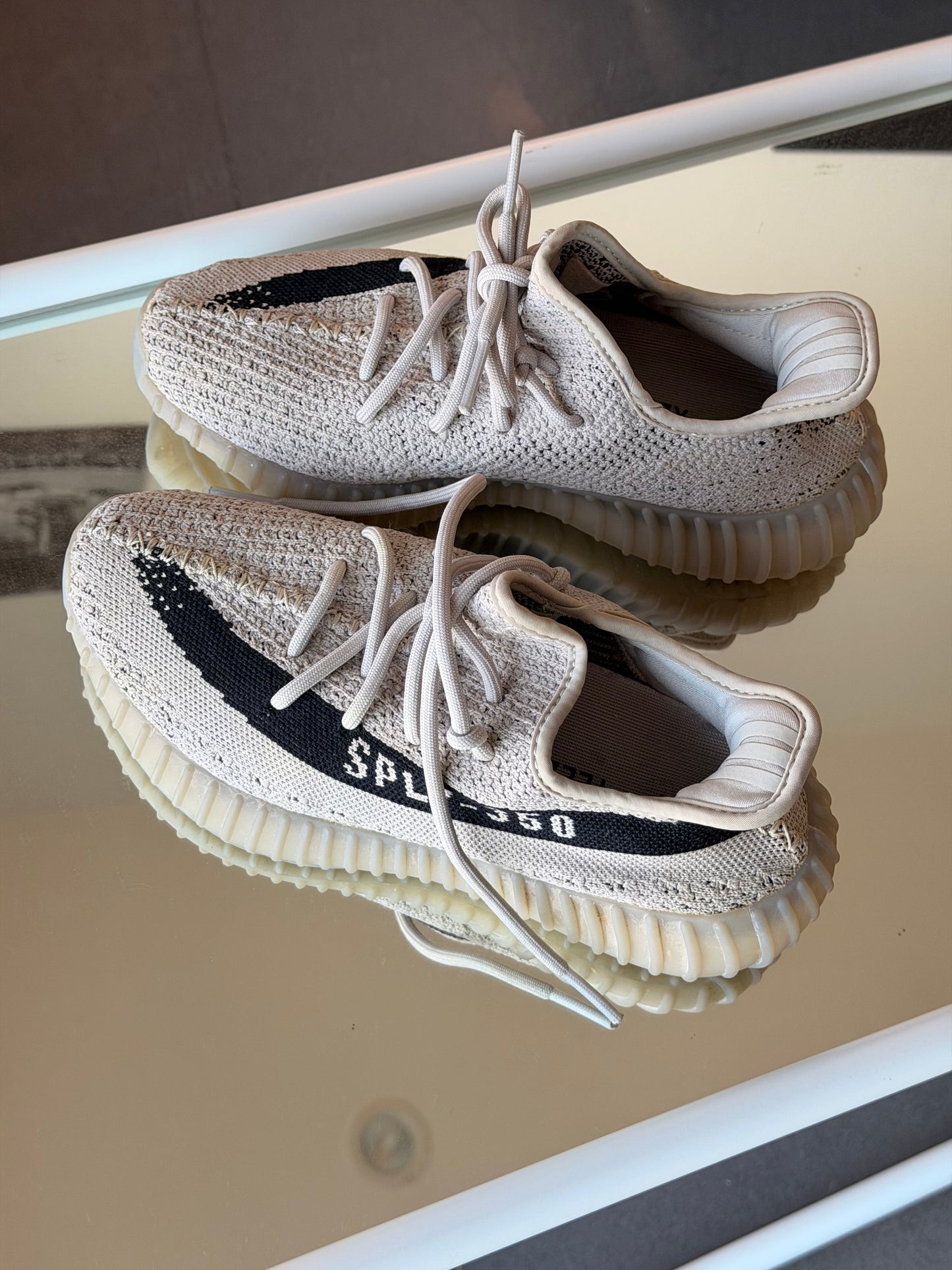 Adidas Yeezy Boost 350 V2 reverse Oreo