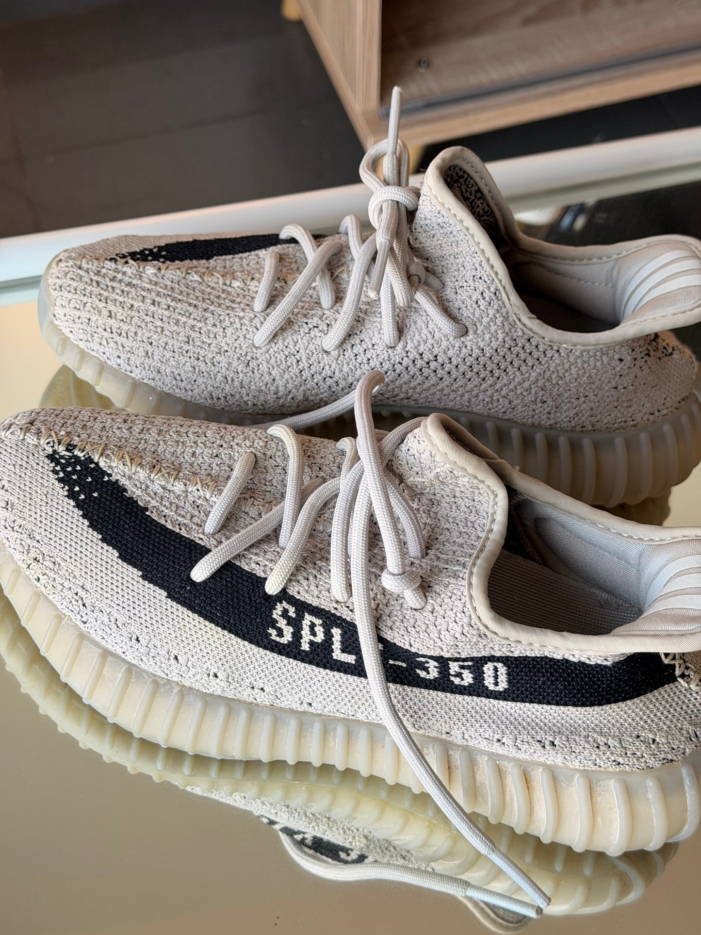 Adidas Yeezy Boost 350 V2 reverse Oreo