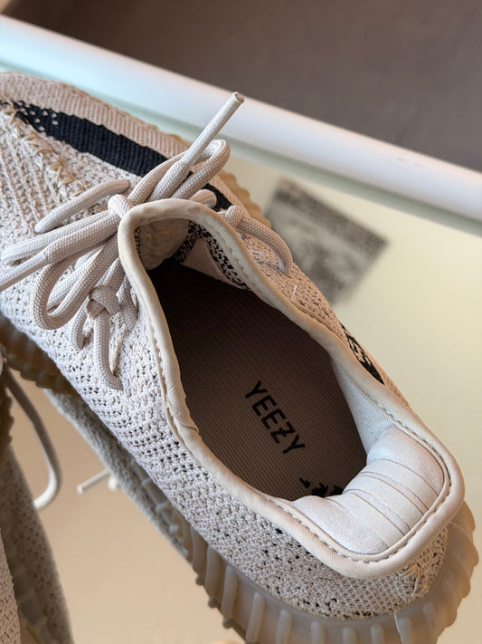 Adidas Yeezy Boost 350 V2 reverse Oreo