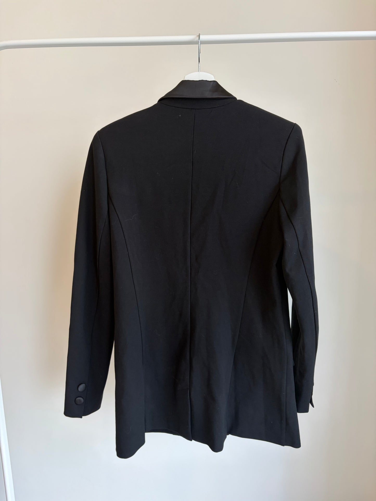 Black Tailored Blazer with Satin Lapel – Fashion Nova