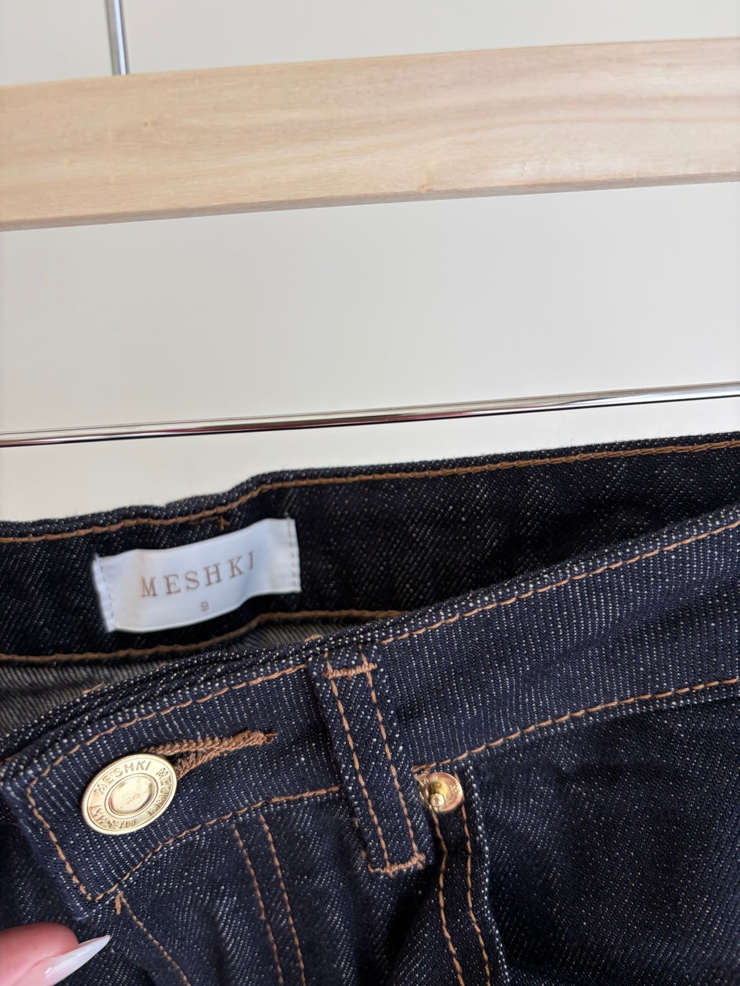 Dark Blue Straight-Leg Jeans – Classic Fit