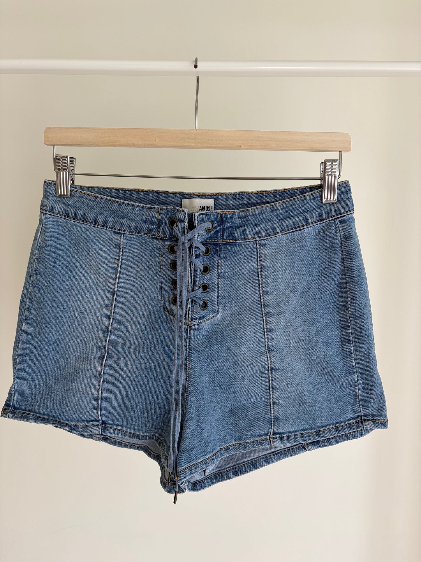 Light-wash denim shorts from Amuse
