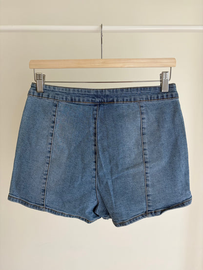 Light-wash denim shorts from Amuse