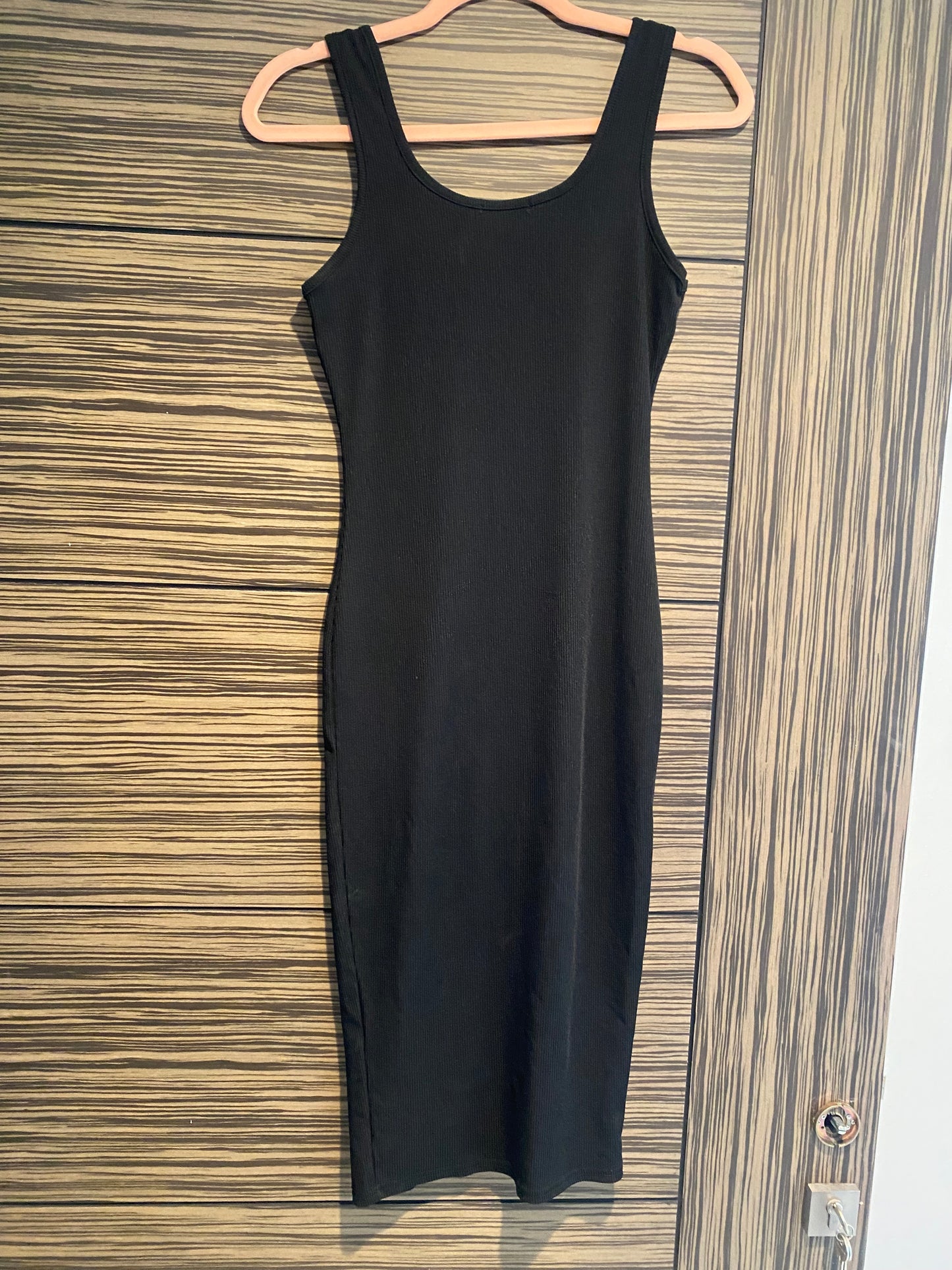 PRETTY LITTLE THING BLACK BODYCON MIDI - UK 8