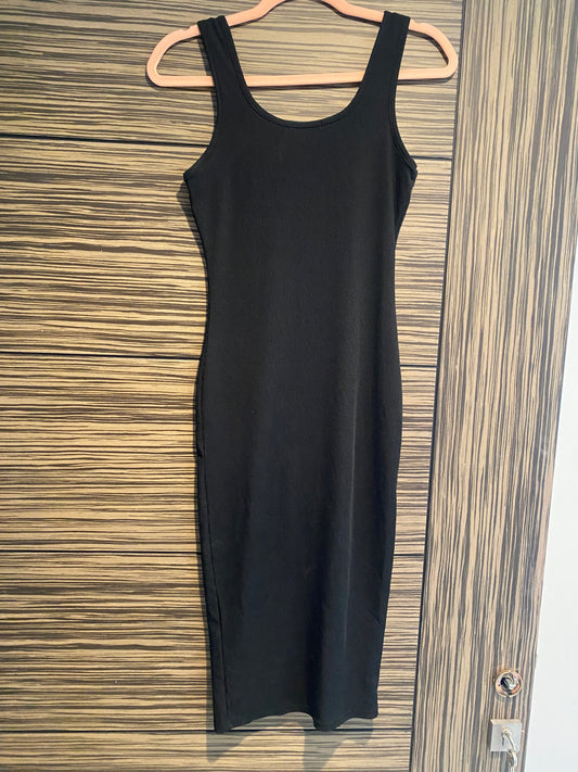 PRETTY LITTLE THING BLACK BODYCON MIDI - UK 8